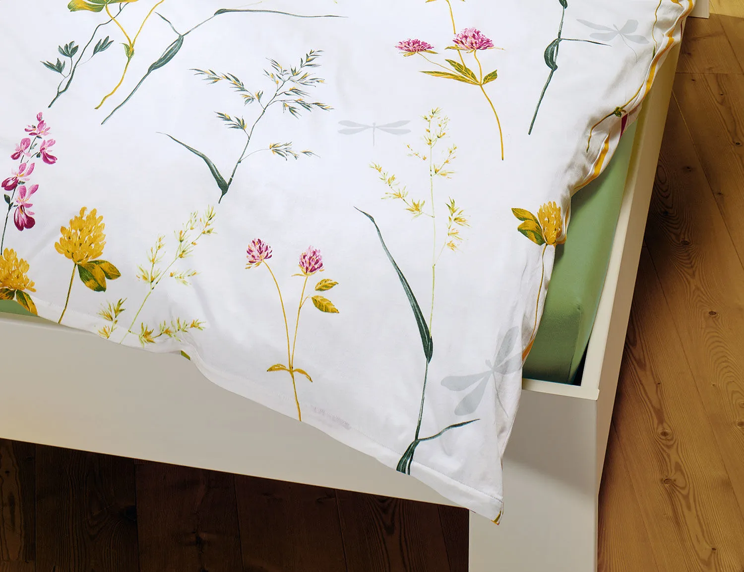 Linge de lit avec motif printanier de fleurs sur fond blanc ⋆ Lehner Versand